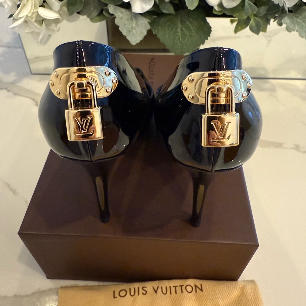 AUTHENTIC LV Louis Vuitton Black Heels with Gold Lock Detail